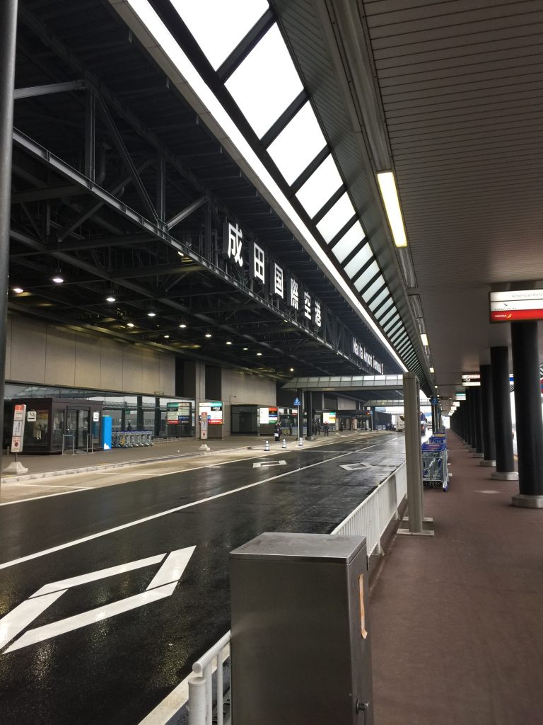 東京、中央区から成田空港へお荷物配送のお手伝い　　赤帽ファーストクラス配送